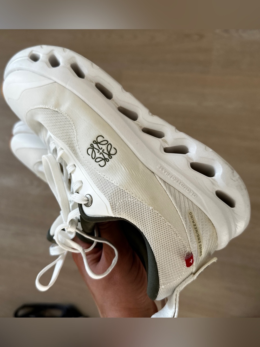 LOEWE x ON Cloudtilt Sneakers
Size: EU 39 / US Women’s 7 / UK 6 / 24.5 cm